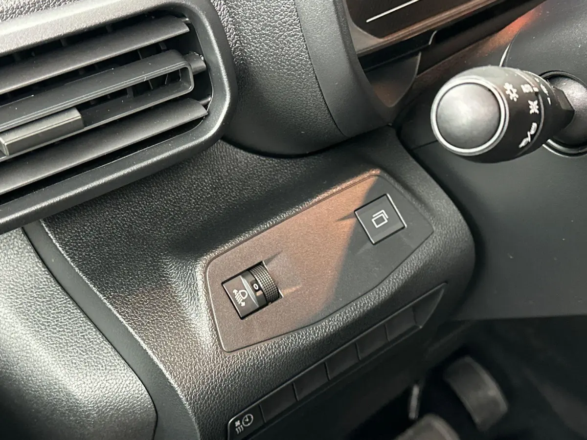136 L1 50kWh | Camera | Cruise Control | Apple Carplay&Android Auto | Houten Laadvloer
