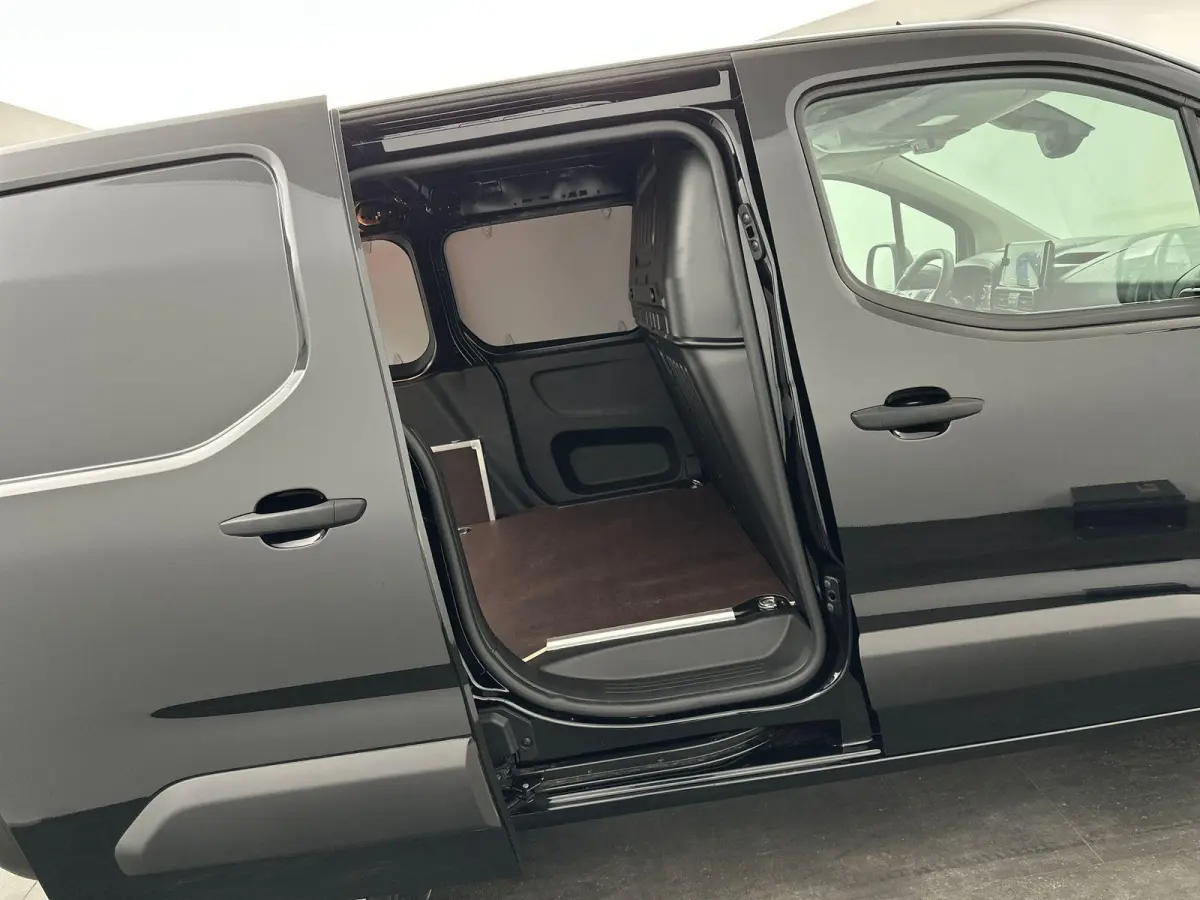 136 L1 50kWh | Camera | Cruise Control | Apple Carplay&Android Auto | Houten Laadvloer