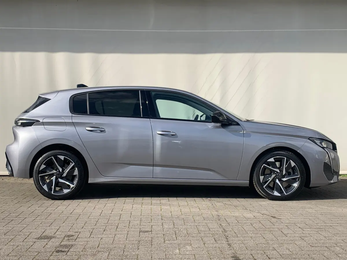 1.6 Plug-in Hybrid 180 Allure Avantage Airco | 360 Camera | Cruise Control Adaptief | 7,4kW Lader | Keyless | Navi | PDC V&A | Stoelverwarming |