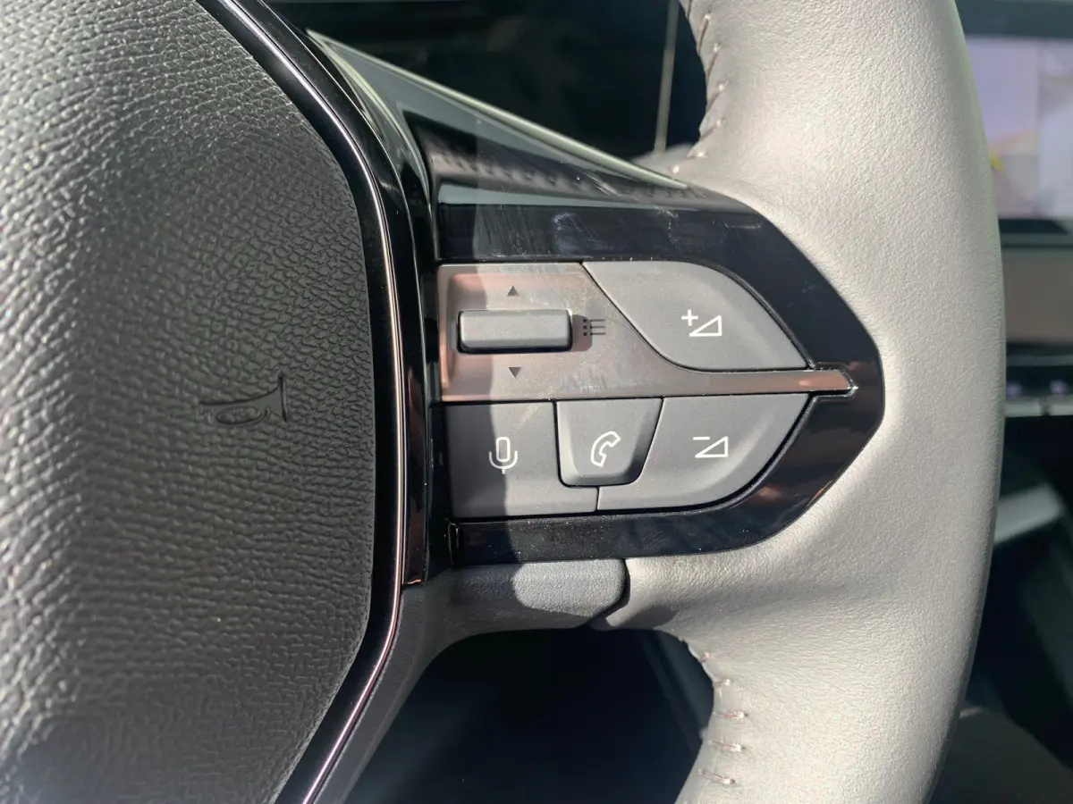 1.6 Plug-in Hybrid 180 Allure Avantage Airco | 360 Camera | Cruise Control Adaptief | 7,4kW Lader | Keyless | Navi | PDC V&A | Stoelverwarming |