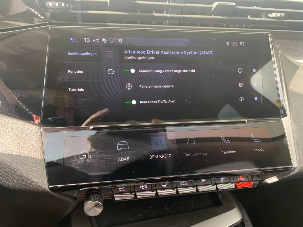 1.6 Plug-in Hybrid 180 Allure Avantage Airco | 360 Camera | Cruise Control Adaptief | 7,4kW Lader | Keyless | Navi | PDC V&A | Stoelverwarming |