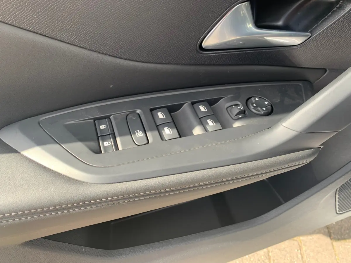 1.6 Plug-in Hybrid 180 Allure Avantage Airco | 360 Camera | Cruise Control Adaptief | 7,4kW Lader | Keyless | Navi | PDC V&A | Stoelverwarming |