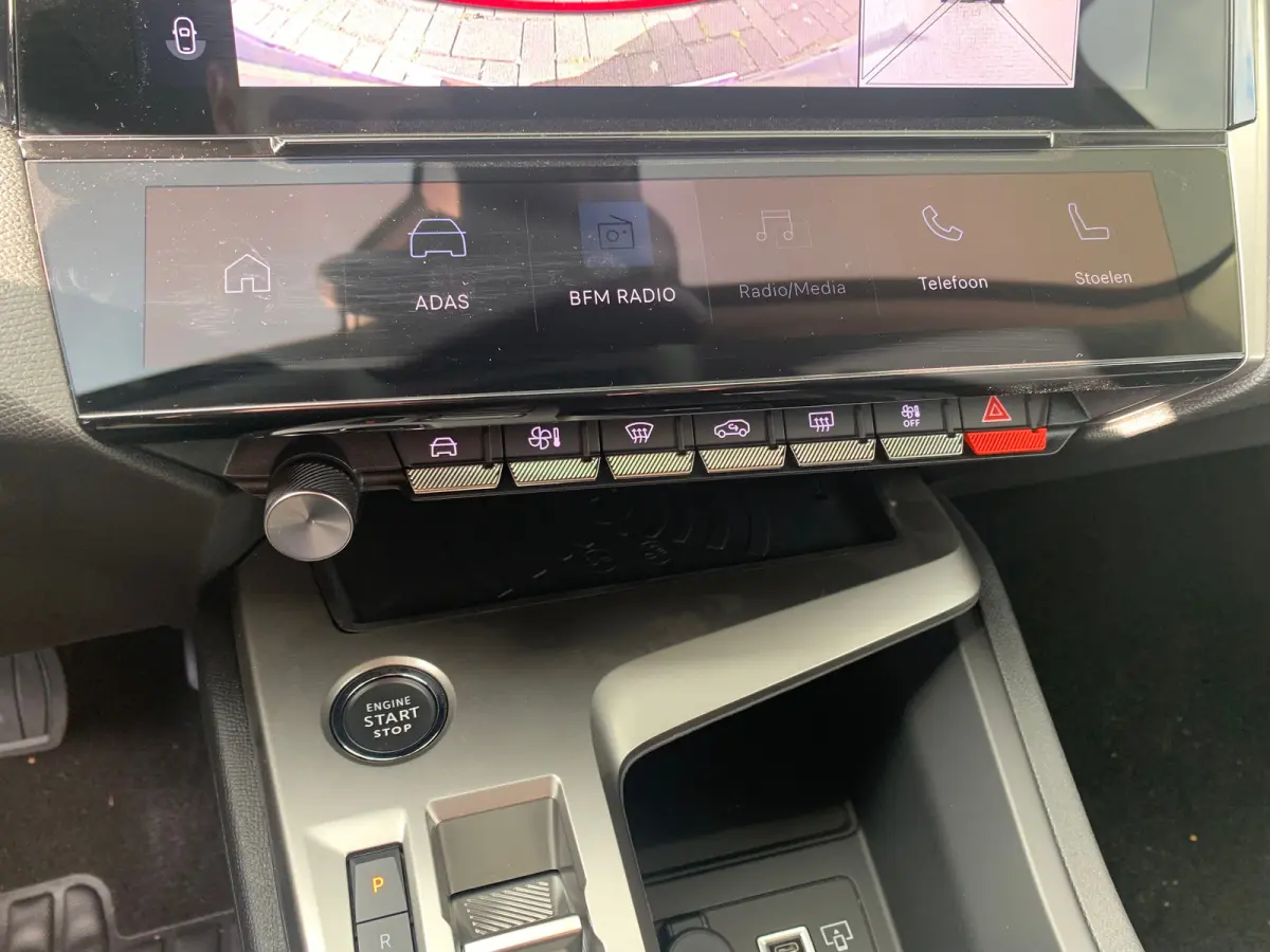 1.6 Plug-in Hybrid 180 Allure Avantage Airco | 360 Camera | Cruise Control Adaptief | 7,4kW Lader | Keyless | Navi | PDC V&A | Stoelverwarming |