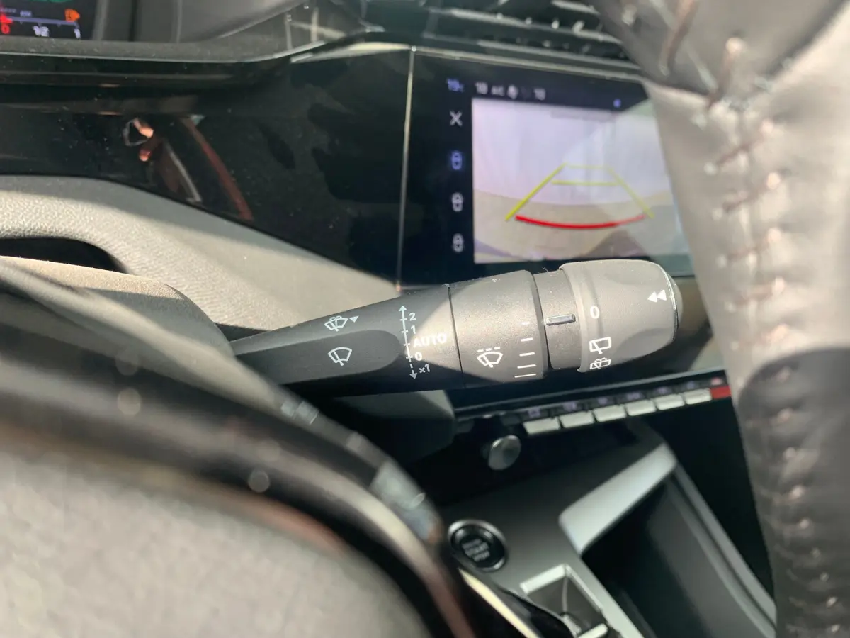 1.6 Plug-in Hybrid 180 Allure Avantage Airco | 360 Camera | Cruise Control Adaptief | 7,4kW Lader | Keyless | Navi | PDC V&A | Stoelverwarming |