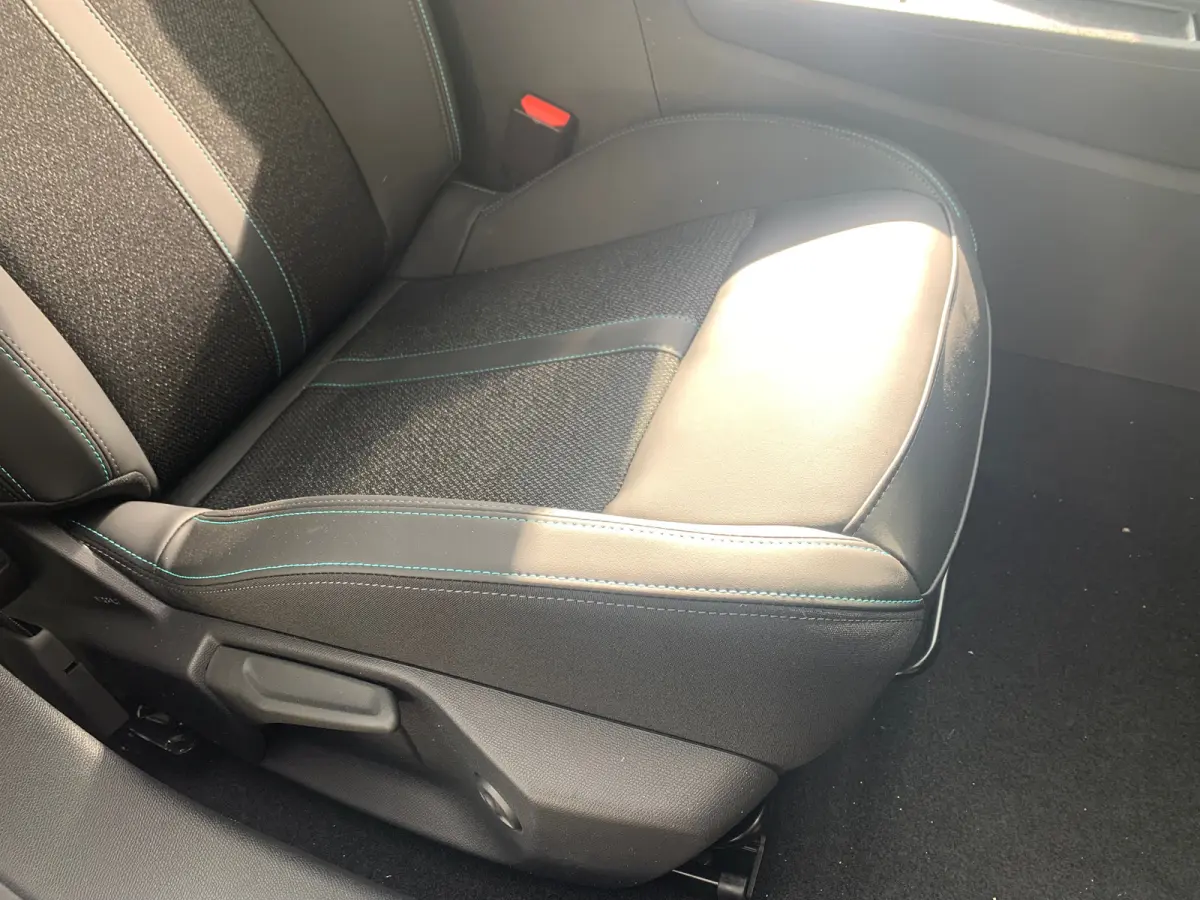 1.6 Plug-in Hybrid 180 Allure Avantage Airco | 360 Camera | Cruise Control Adaptief | 7,4kW Lader | Keyless | Navi | PDC V&A | Stoelverwarming |