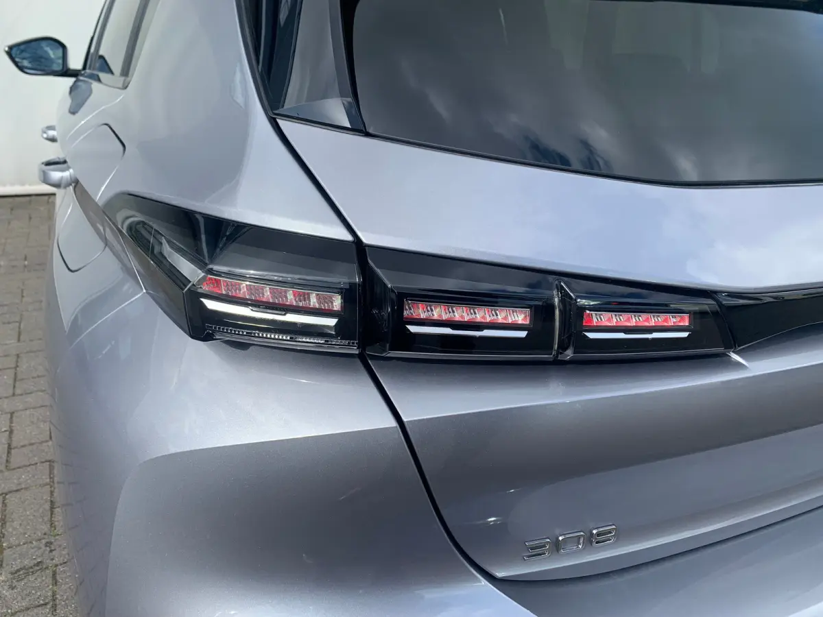 1.6 Plug-in Hybrid 180 Allure Avantage Airco | 360 Camera | Cruise Control Adaptief | 7,4kW Lader | Keyless | Navi | PDC V&A | Stoelverwarming |