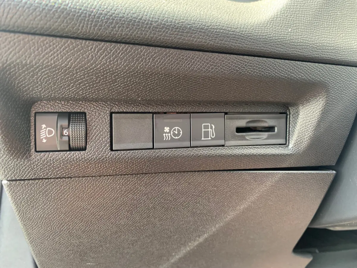 1.6 Plug-in Hybrid 180 Allure Avantage Airco | 360 Camera | Cruise Control Adaptief | 7,4kW Lader | Keyless | Navi | PDC V&A | Stoelverwarming |