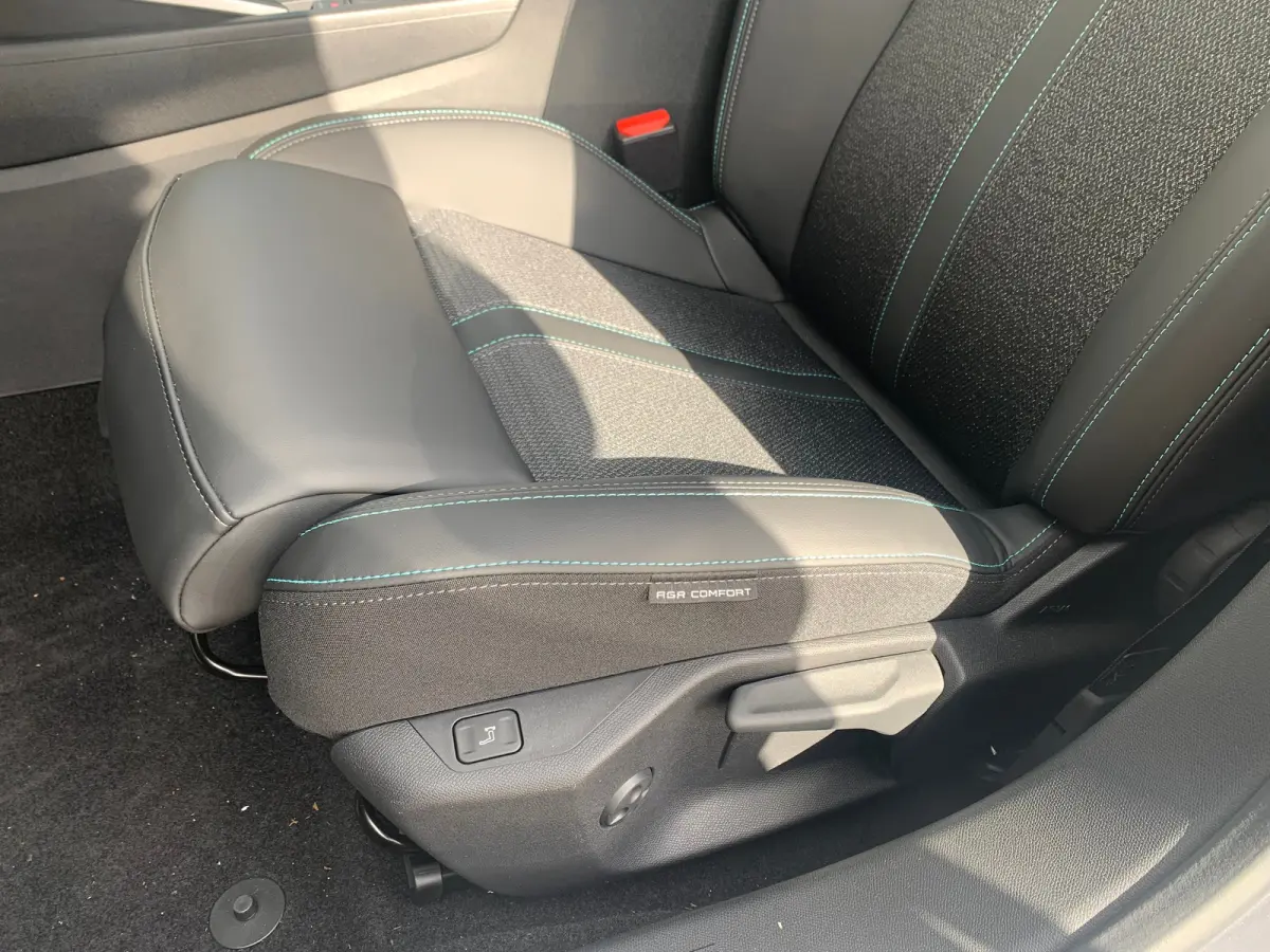 1.6 Plug-in Hybrid 180 Allure Avantage Airco | 360 Camera | Cruise Control Adaptief | 7,4kW Lader | Keyless | Navi | PDC V&A | Stoelverwarming |