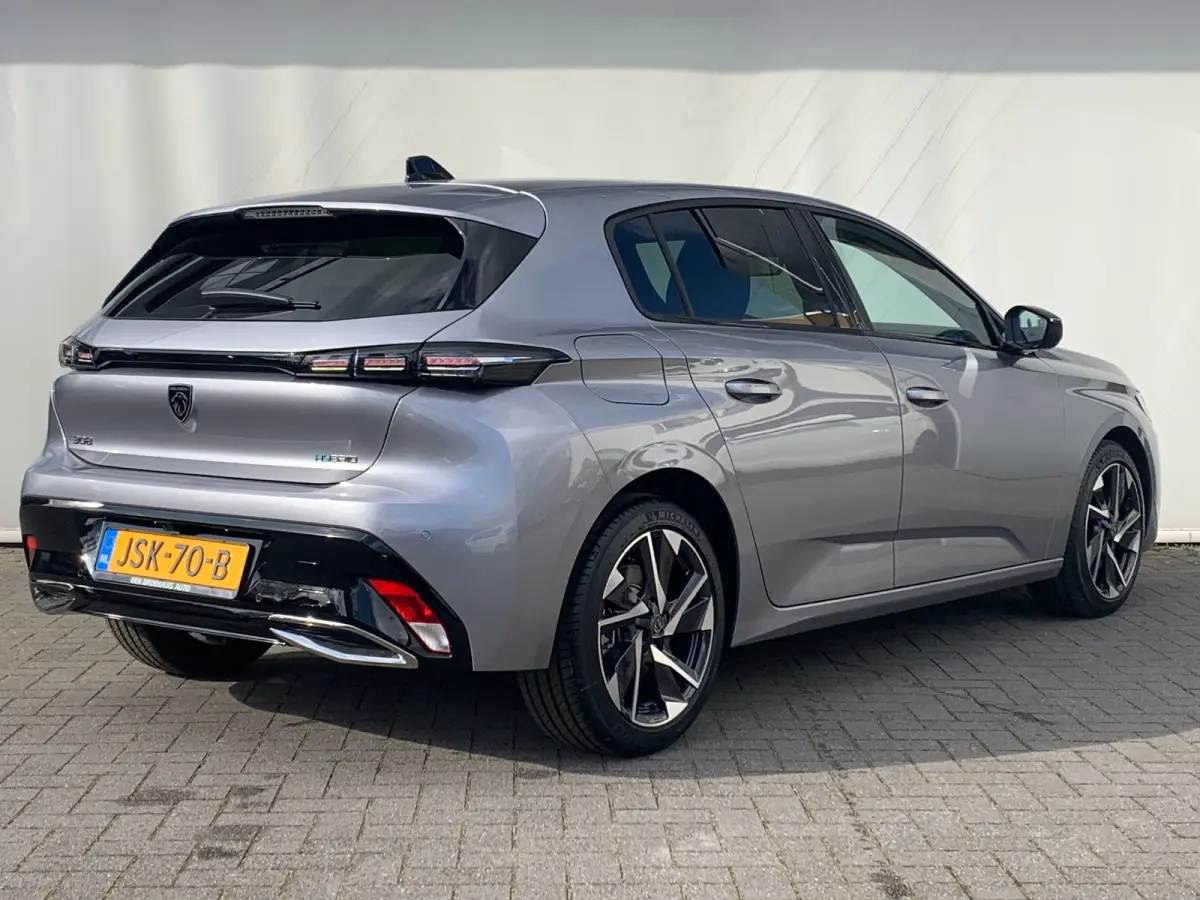 1.6 Plug-in Hybrid 180 Allure Avantage Airco | 360 Camera | Cruise Control Adaptief | 7,4kW Lader | Keyless | Navi | PDC V&A | Stoelverwarming |