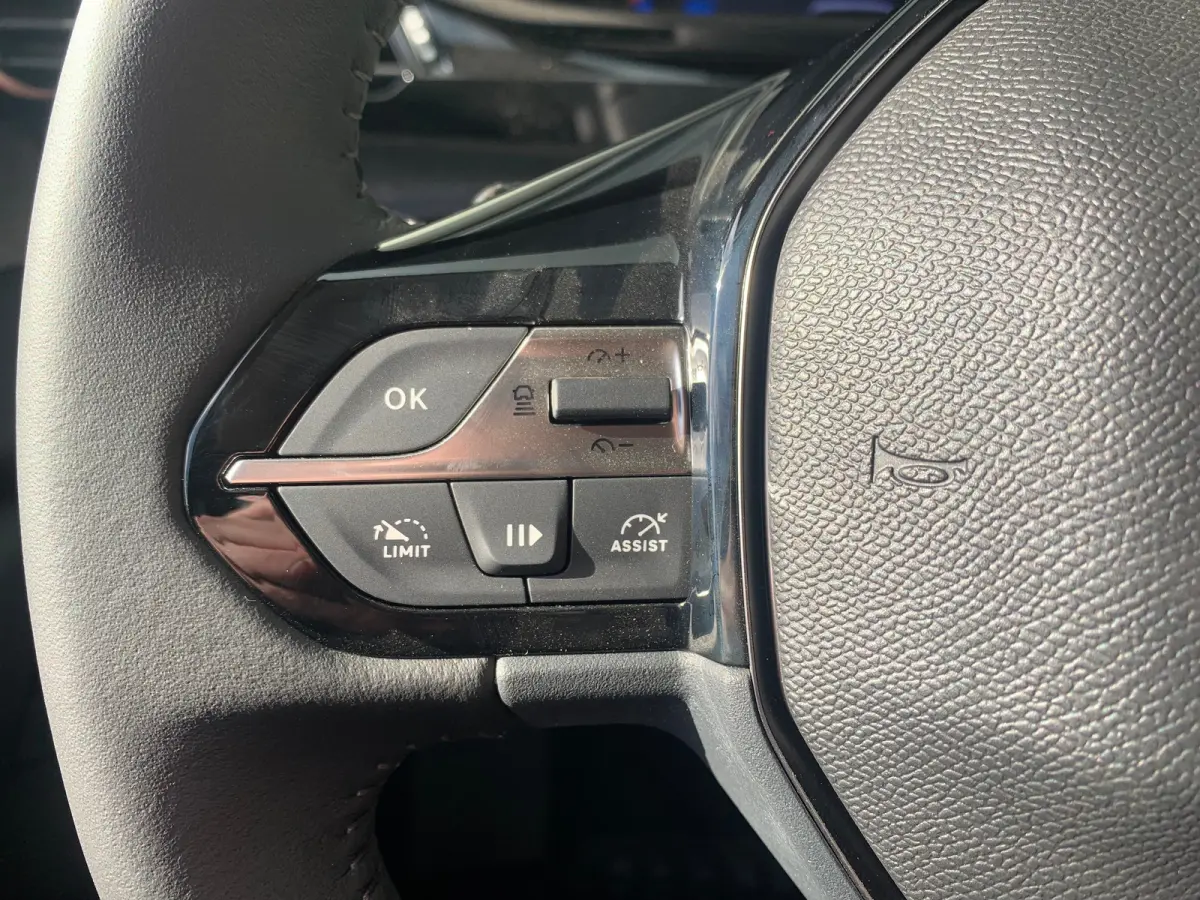 1.6 Plug-in Hybrid 180 Allure Avantage Airco | 360 Camera | Cruise Control Adaptief | 7,4kW Lader | Keyless | Navi | PDC V&A | Stoelverwarming |