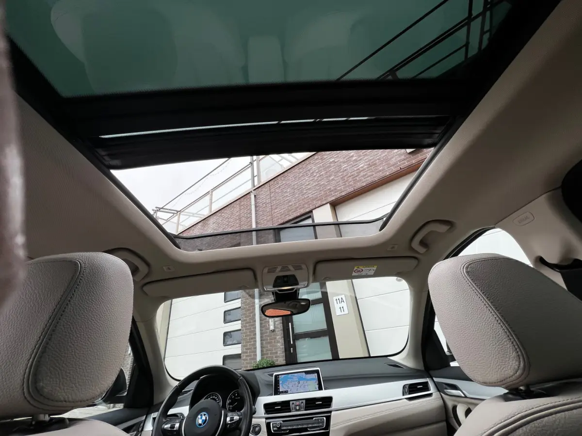 xDrive25e High Executive 220 PK Plug in Hybride | Panoramdak | Navigatie | 19" Velgen | Leder Int | Park Assist | DAB | Keyless | 1e Eigenaar!