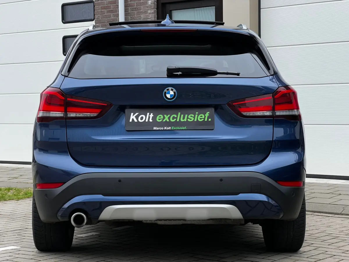 xDrive25e High Executive 220 PK Plug in Hybride | Panoramdak | Navigatie | 19" Velgen | Leder Int | Park Assist | DAB | Keyless | 1e Eigenaar!