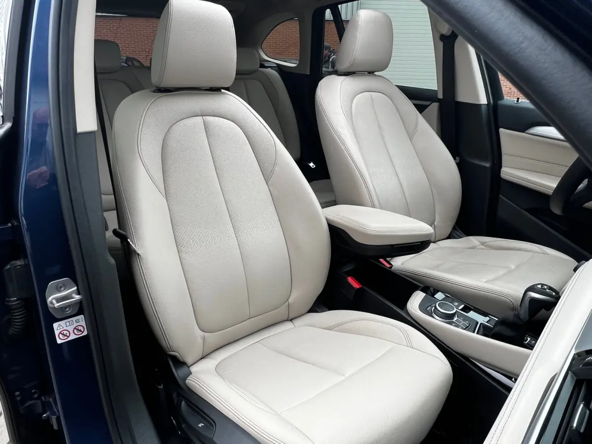xDrive25e High Executive 220 PK Plug in Hybride | Panoramdak | Navigatie | 19" Velgen | Leder Int | Park Assist | DAB | Keyless | 1e Eigenaar!