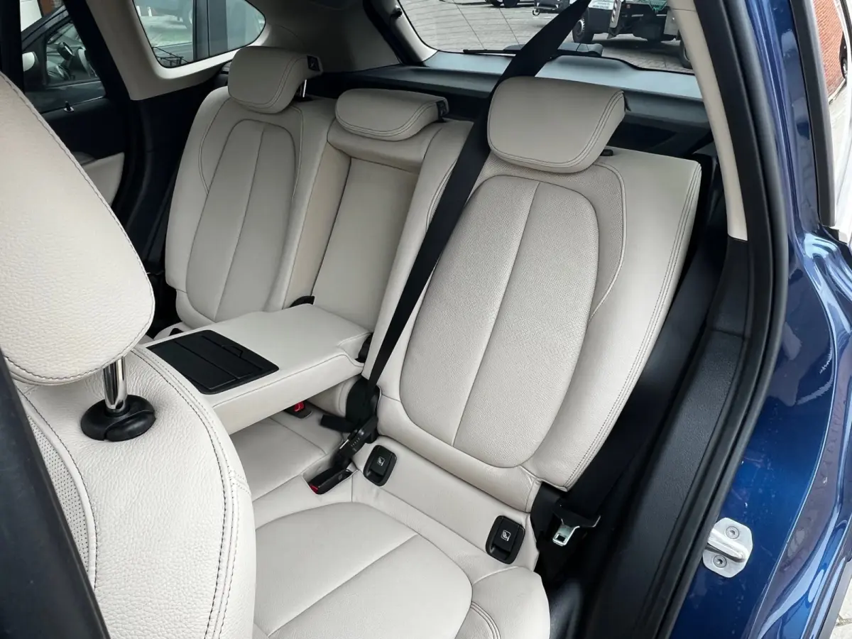 xDrive25e High Executive 220 PK Plug in Hybride | Panoramdak | Navigatie | 19" Velgen | Leder Int | Park Assist | DAB | Keyless | 1e Eigenaar!