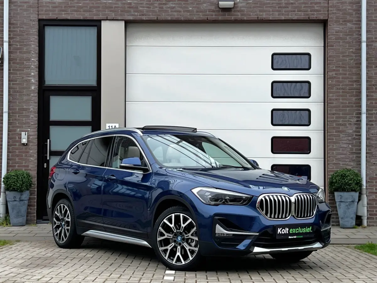 xDrive25e High Executive 220 PK Plug in Hybride | Panoramdak | Navigatie | 19" Velgen | Leder Int | Park Assist | DAB | Keyless | 1e Eigenaar!
