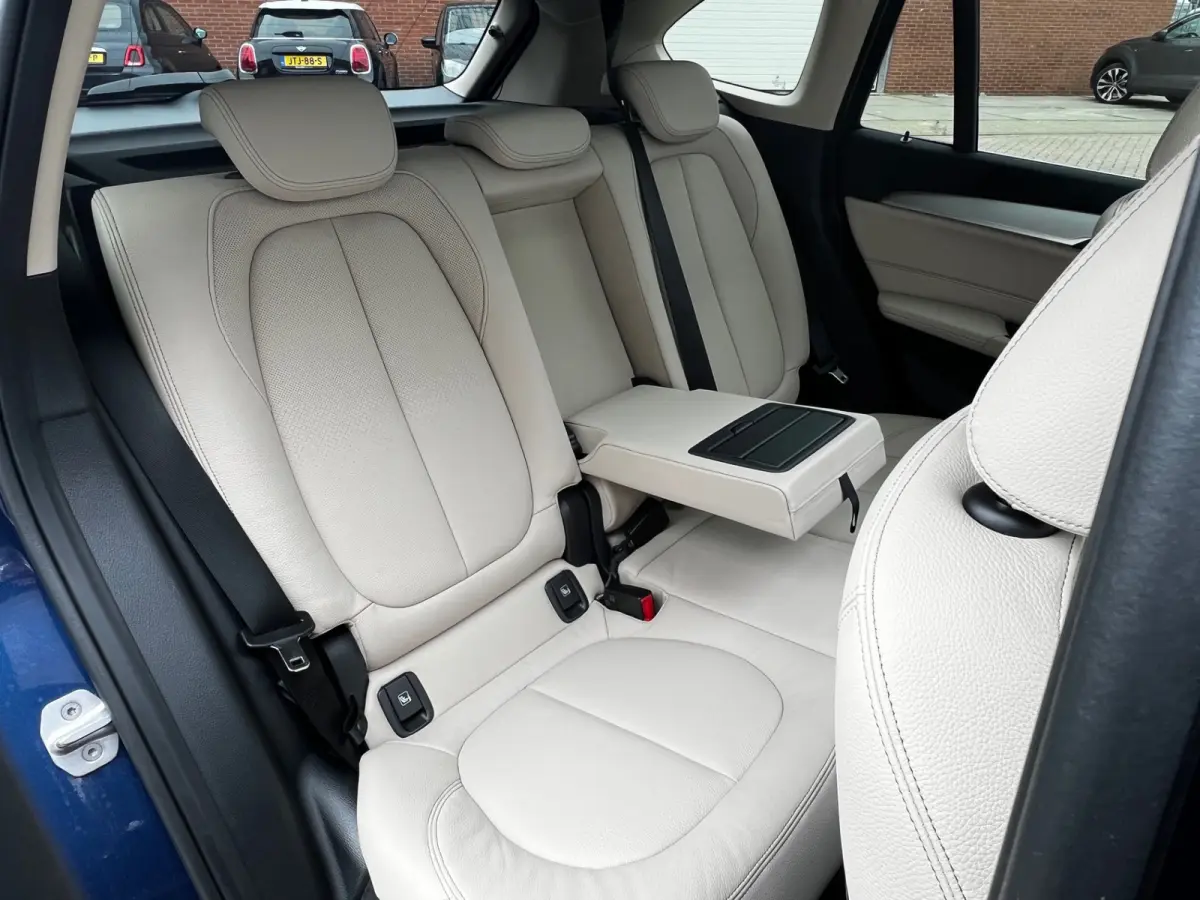 xDrive25e High Executive 220 PK Plug in Hybride | Panoramdak | Navigatie | 19" Velgen | Leder Int | Park Assist | DAB | Keyless | 1e Eigenaar!