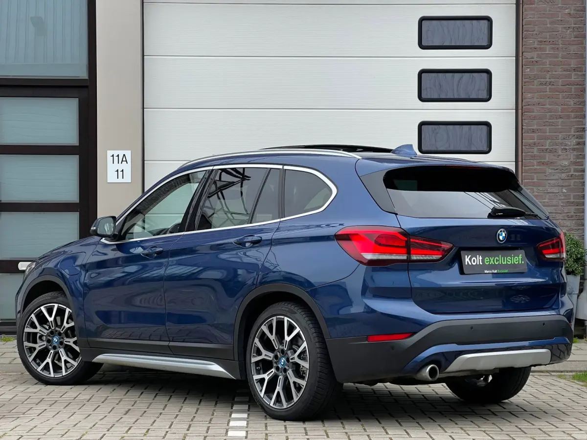 xDrive25e High Executive 220 PK Plug in Hybride | Panoramdak | Navigatie | 19" Velgen | Leder Int | Park Assist | DAB | Keyless | 1e Eigenaar!