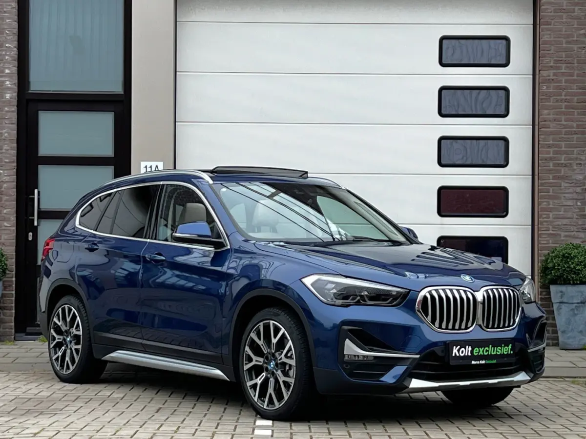 xDrive25e High Executive 220 PK Plug in Hybride | Panoramdak | Navigatie | 19" Velgen | Leder Int | Park Assist | DAB | Keyless | 1e Eigenaar!