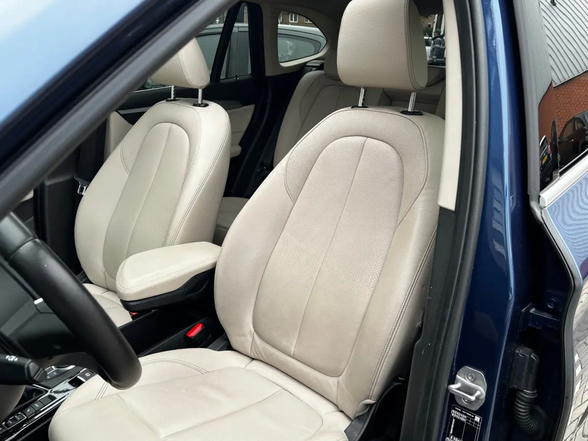 xDrive25e High Executive 220 PK Plug in Hybride | Panoramdak | Navigatie | 19" Velgen | Leder Int | Park Assist | DAB | Keyless | 1e Eigenaar!