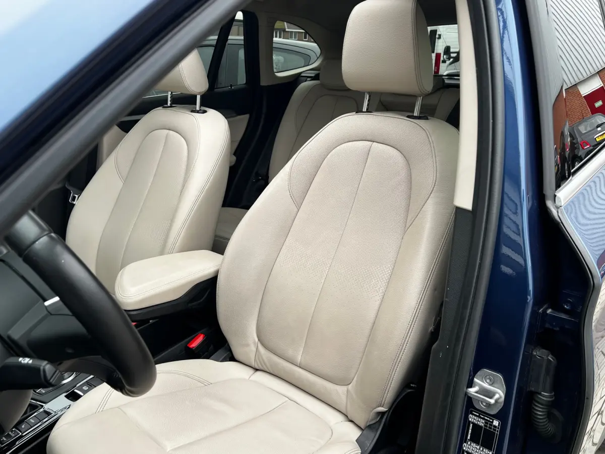 xDrive25e High Executive 220 PK Plug in Hybride | Panoramdak | Navigatie | 19" Velgen | Leder Int | Park Assist | DAB | Keyless | 1e Eigenaar!