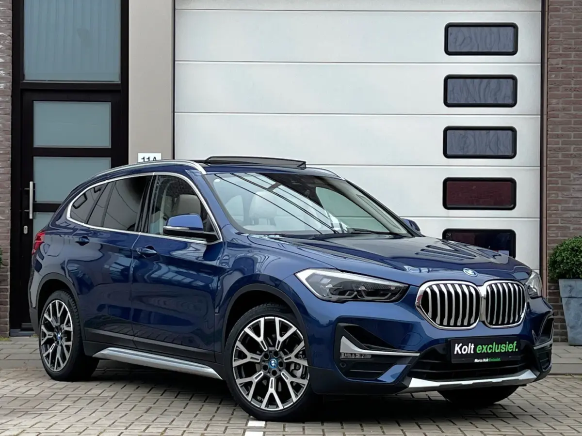 xDrive25e High Executive 220 PK Plug in Hybride | Panoramdak | Navigatie | 19" Velgen | Leder Int | Park Assist | DAB | Keyless | 1e Eigenaar!