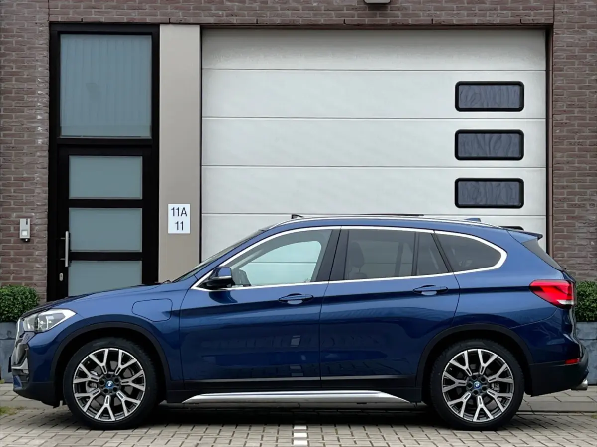 xDrive25e High Executive 220 PK Plug in Hybride | Panoramdak | Navigatie | 19" Velgen | Leder Int | Park Assist | DAB | Keyless | 1e Eigenaar!