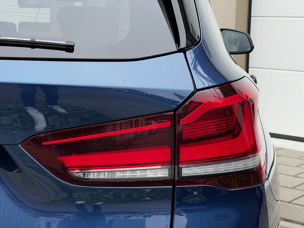xDrive25e High Executive 220 PK Plug in Hybride | Panoramdak | Navigatie | 19" Velgen | Leder Int | Park Assist | DAB | Keyless | 1e Eigenaar!