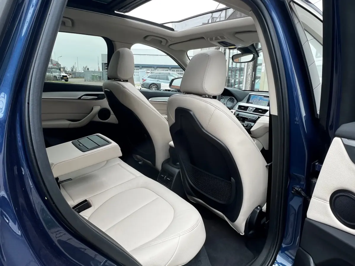 xDrive25e High Executive 220 PK Plug in Hybride | Panoramdak | Navigatie | 19" Velgen | Leder Int | Park Assist | DAB | Keyless | 1e Eigenaar!