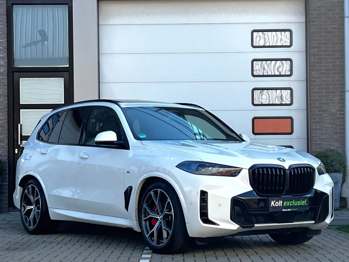 xDrive50e High Executive M Sport / BMW Nieren Iconic Glow / Head-UP / Panodak / Luchtvering / Soft Close / Harman-Kardon / 360 Camera / Trekhaak / Park Assist Prof / Individual Leder Merino 