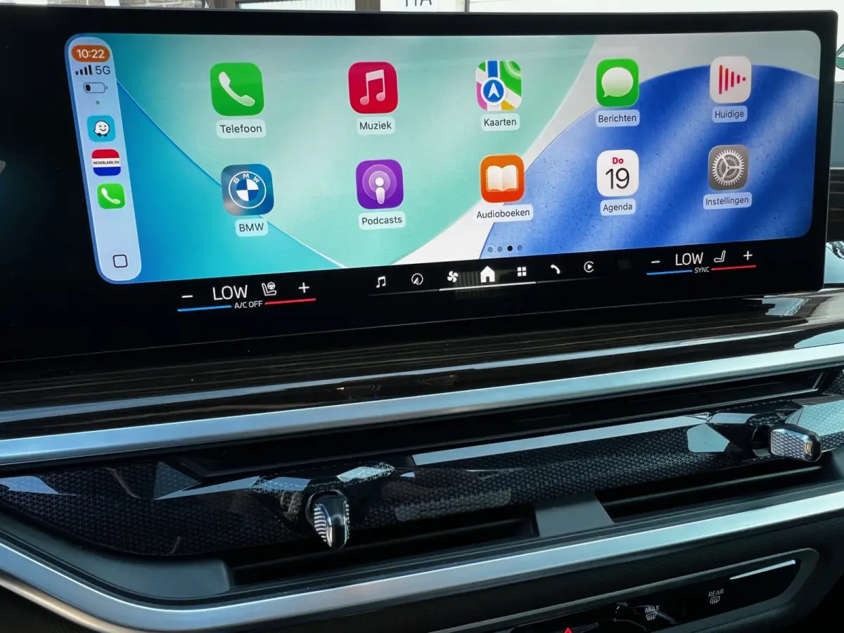 xDrive50e High Executive M Sport / BMW Nieren Iconic Glow / Head-UP / Panodak / Luchtvering / Soft Close / Harman-Kardon / 360 Camera / Trekhaak / Park Assist Prof / Individual Leder Merino 
