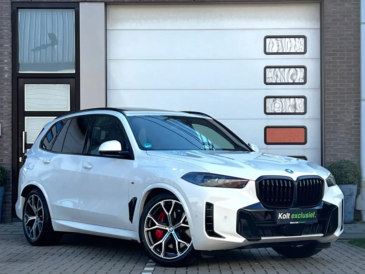 xDrive50e High Executive M Sport / BMW Nieren Iconic Glow / Head-UP / Panodak / Luchtvering / Soft Close / Harman-Kardon / 360 Camera / Trekhaak / Park Assist Prof / Individual Leder Merino 