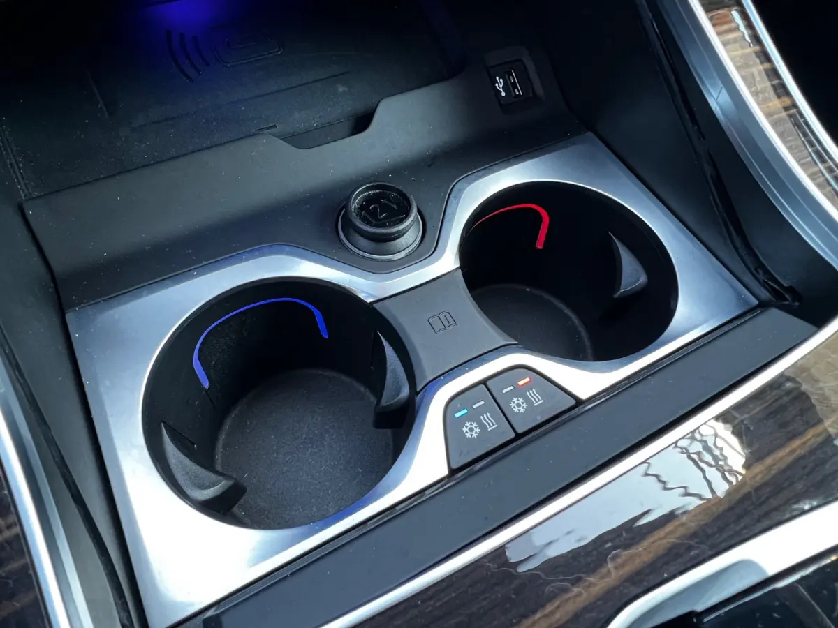 xDrive50e High Executive M Sport / BMW Nieren Iconic Glow / Head-UP / Panodak / Luchtvering / Soft Close / Harman-Kardon / 360 Camera / Trekhaak / Park Assist Prof / Individual Leder Merino 