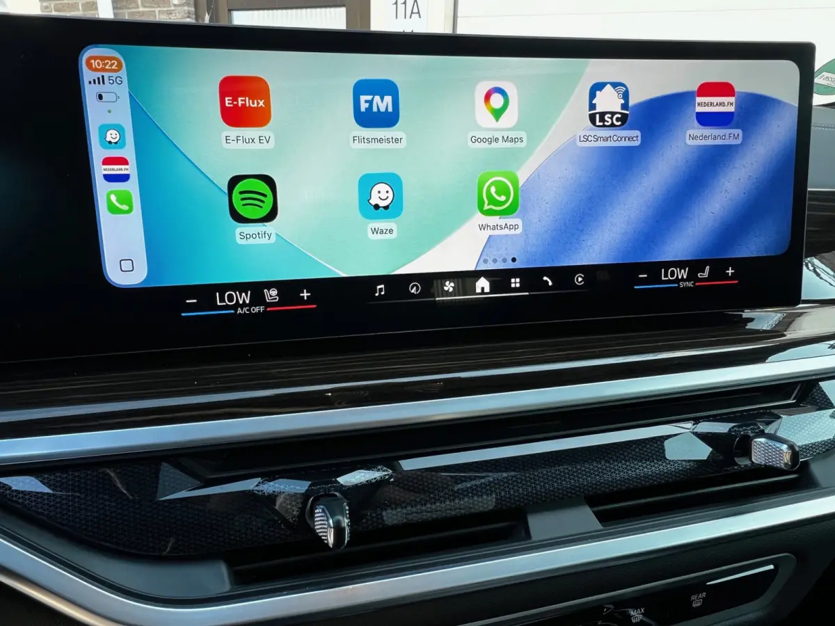 xDrive50e High Executive M Sport / BMW Nieren Iconic Glow / Head-UP / Panodak / Luchtvering / Soft Close / Harman-Kardon / 360 Camera / Trekhaak / Park Assist Prof / Individual Leder Merino 