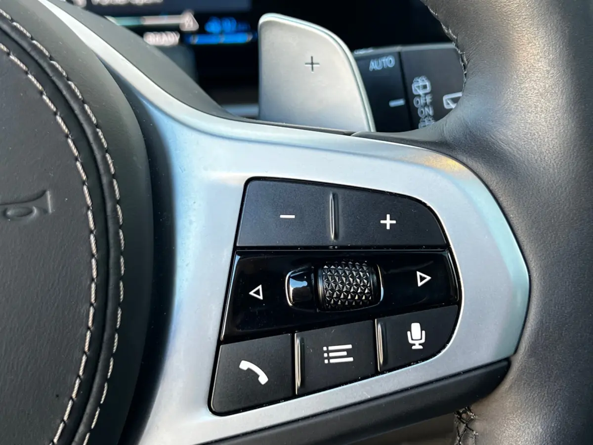 xDrive50e High Executive M Sport / BMW Nieren Iconic Glow / Head-UP / Panodak / Luchtvering / Soft Close / Harman-Kardon / 360 Camera / Trekhaak / Park Assist Prof / Individual Leder Merino 
