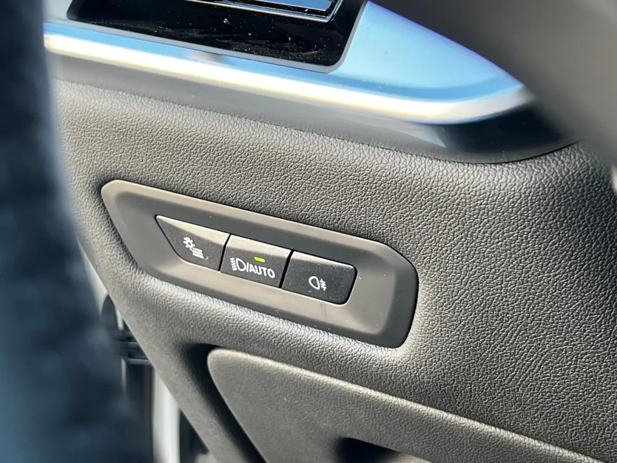 xDrive50e High Executive M Sport / BMW Nieren Iconic Glow / Head-UP / Panodak / Luchtvering / Soft Close / Harman-Kardon / 360 Camera / Trekhaak / Park Assist Prof / Individual Leder Merino 