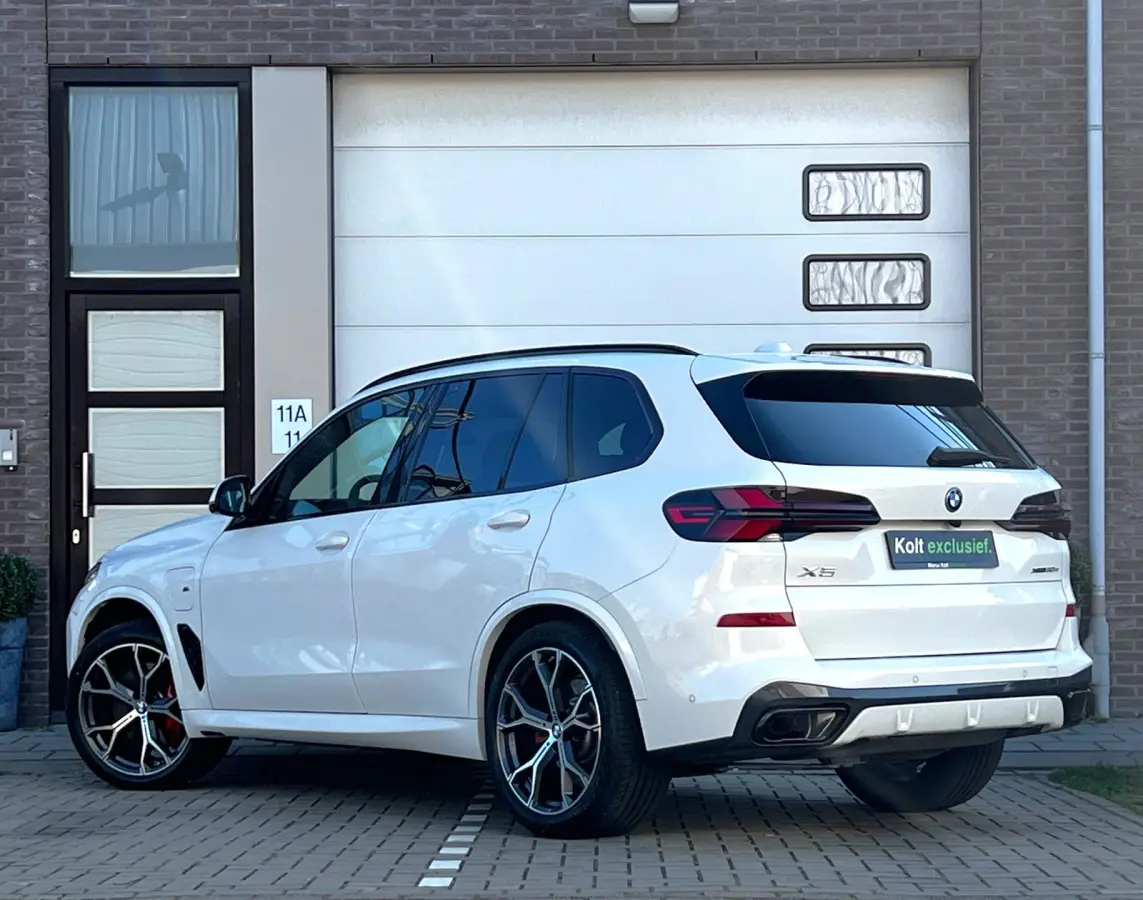 xDrive50e High Executive M Sport / BMW Nieren Iconic Glow / Head-UP / Panodak / Luchtvering / Soft Close / Harman-Kardon / 360 Camera / Trekhaak / Park Assist Prof / Individual Leder Merino 