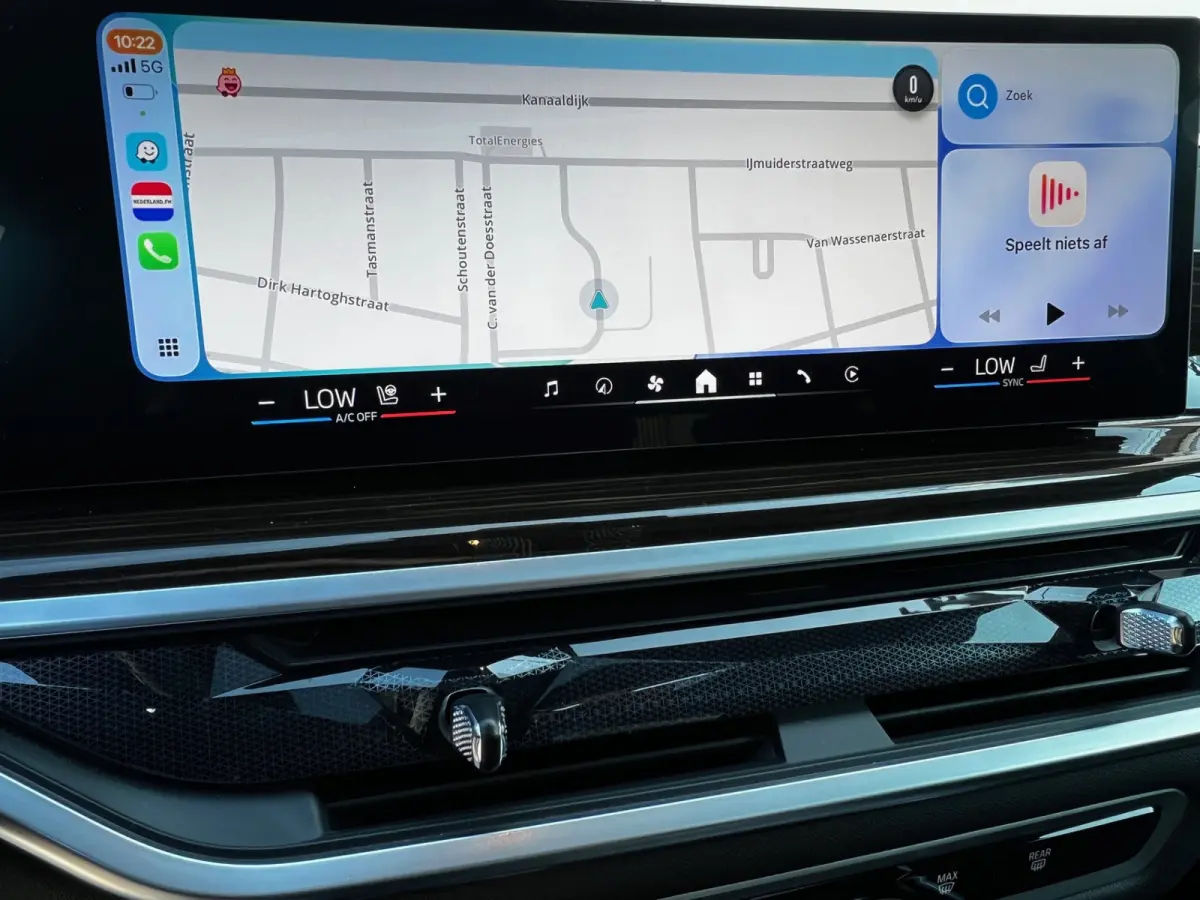 xDrive50e High Executive M Sport / BMW Nieren Iconic Glow / Head-UP / Panodak / Luchtvering / Soft Close / Harman-Kardon / 360 Camera / Trekhaak / Park Assist Prof / Individual Leder Merino 