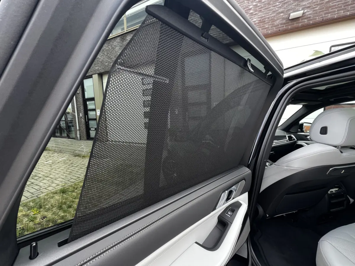 xDrive50e High Executive M Sport | Sky Lounge | Achteras Besturing | BMW Nieren Iconic Glow | Head-UP | Panodak Sky Lounge | Luchtvering | Soft Close | Harman-Kardon | 360 Camera | Trekhaak 
