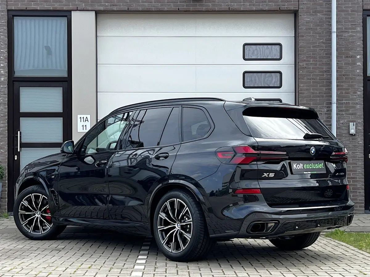 xDrive50e High Executive M Sport | Sky Lounge | Achteras Besturing | BMW Nieren Iconic Glow | Head-UP | Panodak Sky Lounge | Luchtvering | Soft Close | Harman-Kardon | 360 Camera | Trekhaak 