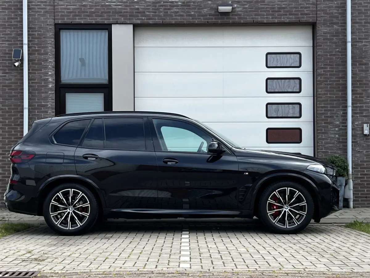 xDrive50e High Executive M Sport | Sky Lounge | Achteras Besturing | BMW Nieren Iconic Glow | Head-UP | Panodak Sky Lounge | Luchtvering | Soft Close | Harman-Kardon | 360 Camera | Trekhaak 