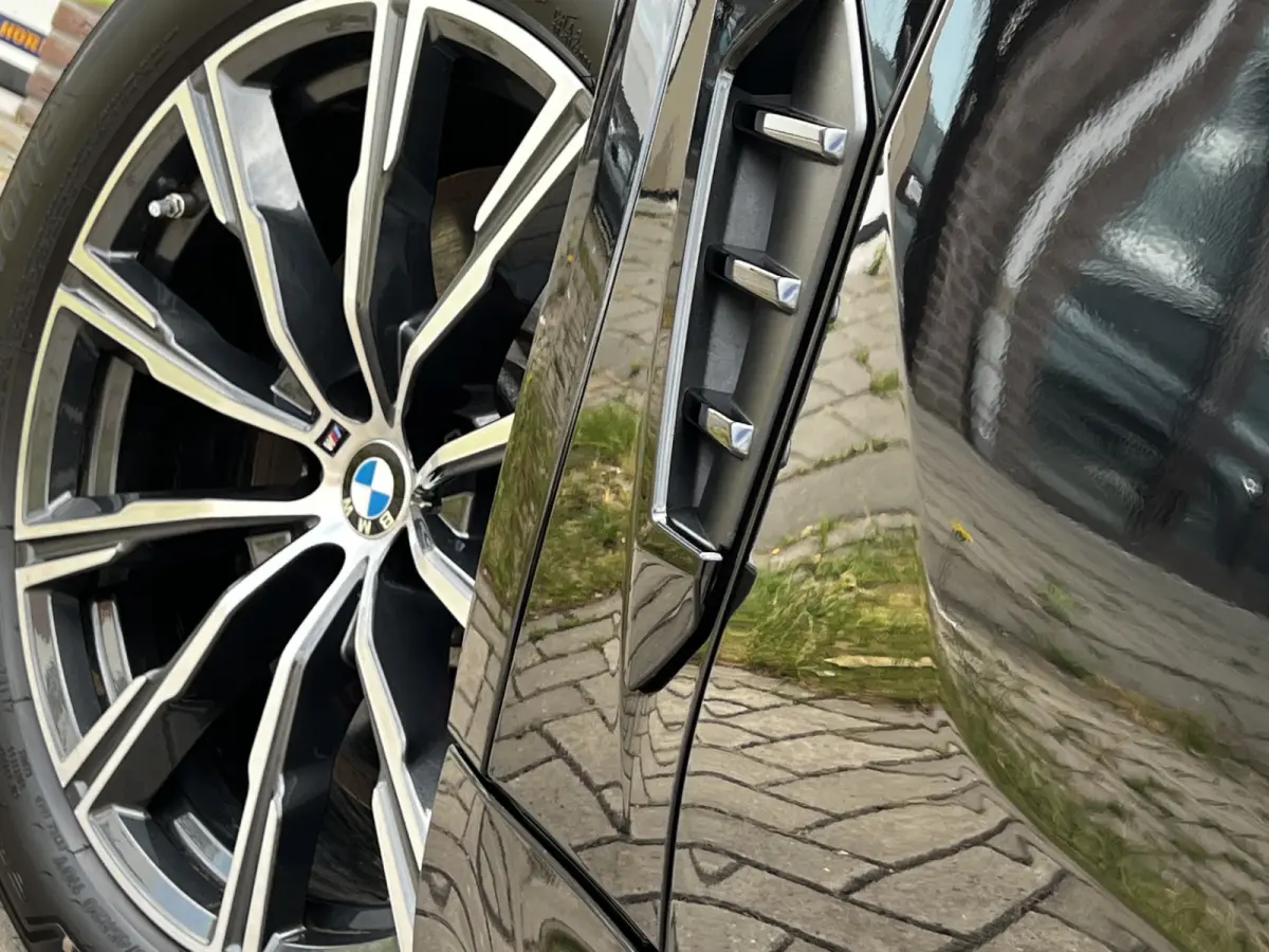 xDrive50e High Executive M Sport | Sky Lounge | Achteras Besturing | BMW Nieren Iconic Glow | Head-UP | Panodak Sky Lounge | Luchtvering | Soft Close | Harman-Kardon | 360 Camera | Trekhaak 
