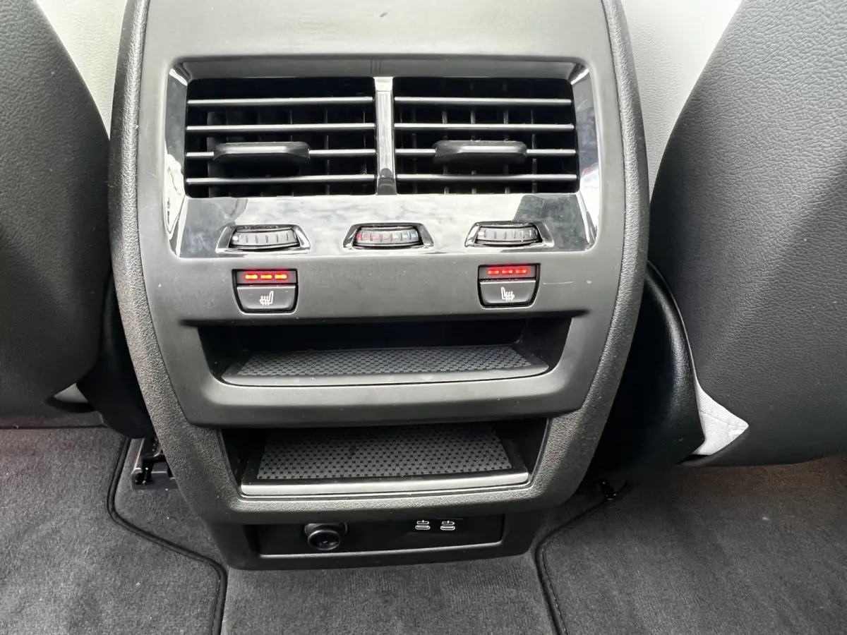 xDrive50e High Executive M Sport | Sky Lounge | Achteras Besturing | BMW Nieren Iconic Glow | Head-UP | Panodak Sky Lounge | Luchtvering | Soft Close | Harman-Kardon | 360 Camera | Trekhaak 