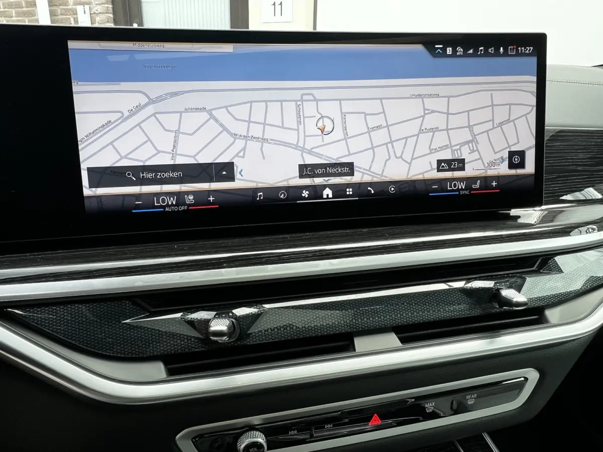 xDrive50e High Executive M Sport | Sky Lounge | Achteras Besturing | BMW Nieren Iconic Glow | Head-UP | Panodak Sky Lounge | Luchtvering | Soft Close | Harman-Kardon | 360 Camera | Trekhaak 