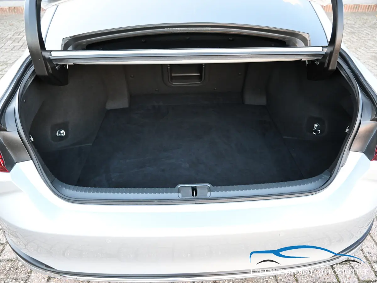 Comfort Line, panodak, elektr. stoelen, camera, 2 x PDC, leer, Dealer onderhouden