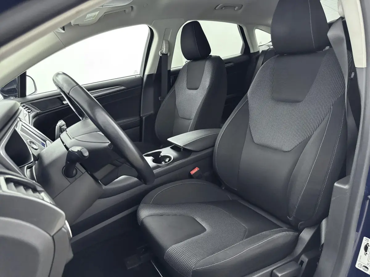 2.0 IVCT HEV Titanium | Achteruitrijcamera | Cruise Control | Navigatie | lichtmetalen velgen 16" |