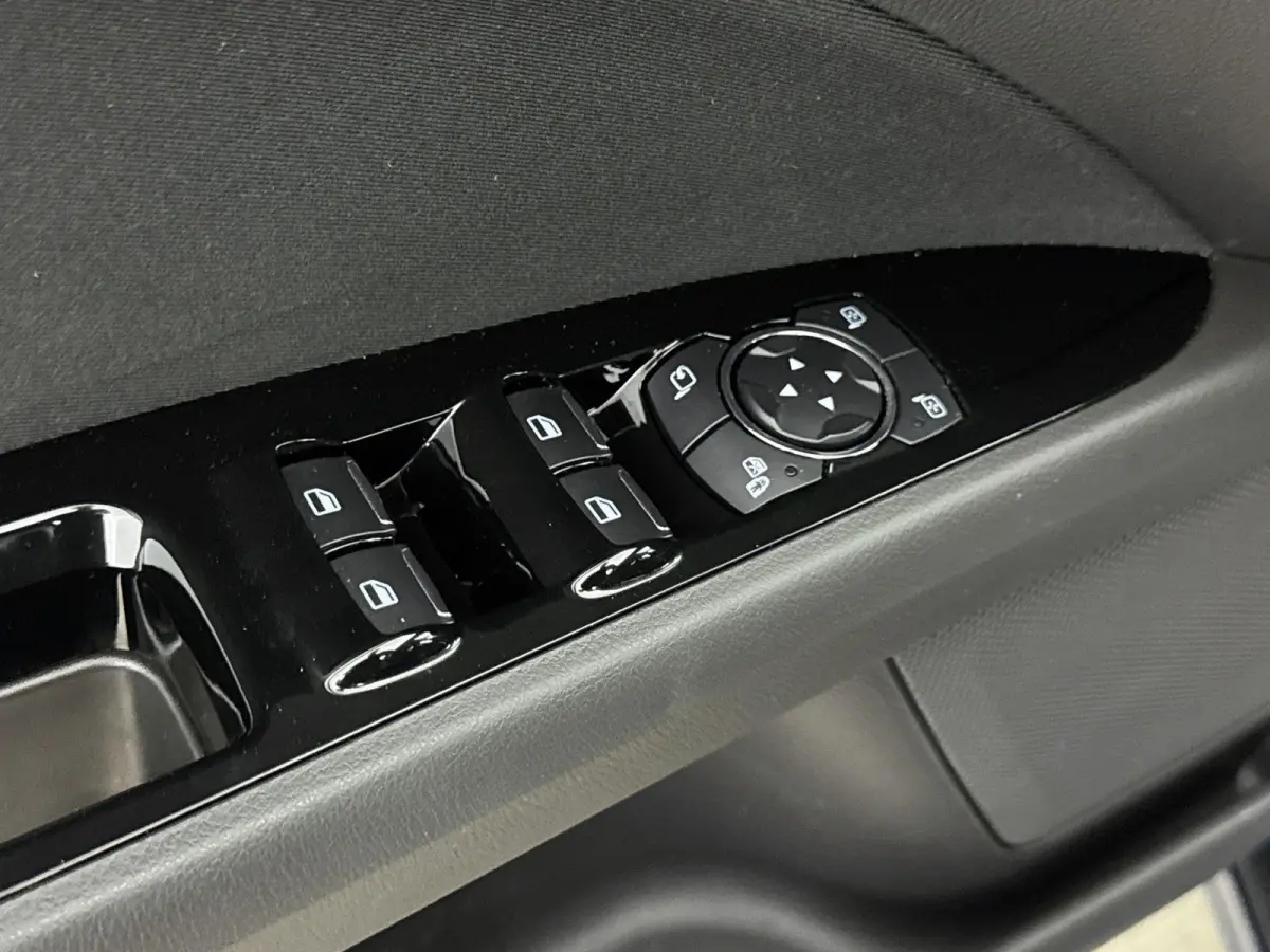 2.0 IVCT HEV Titanium | Achteruitrijcamera | Cruise Control | Navigatie | lichtmetalen velgen 16" |