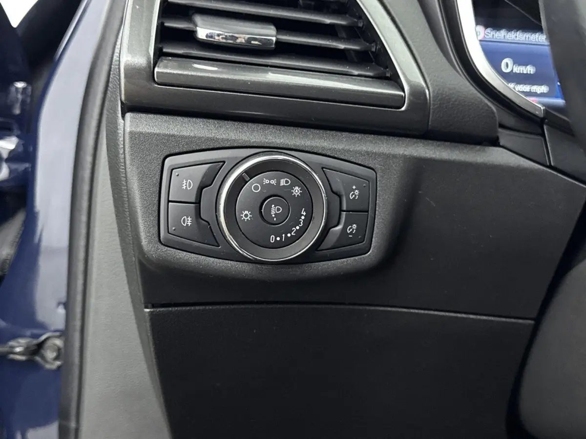 2.0 IVCT HEV Titanium | Achteruitrijcamera | Cruise Control | Navigatie | lichtmetalen velgen 16" |