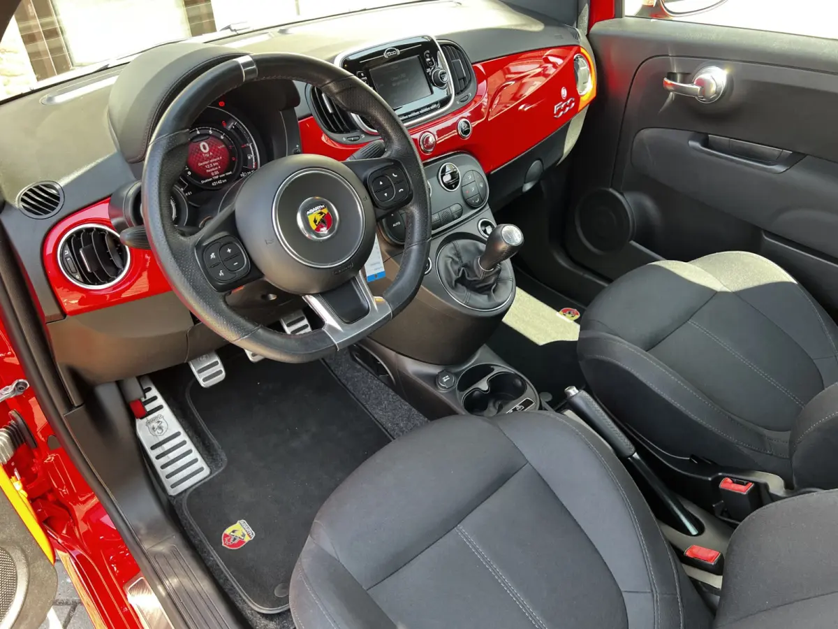 1.4 T-Jet Abarth 595 Turbo 145 PK | UNIEK 43000 KM | Corsa Pakket | Airco | 17"LM Velgen | Schaal Sport Stoelen | Navigatie | Park Sensors | Uniek!
