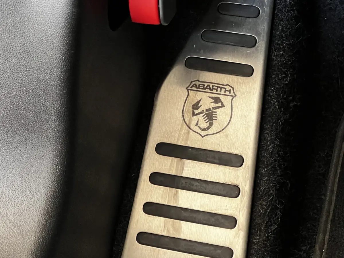 1.4 T-Jet Abarth 595 Turbo 145 PK | UNIEK 43000 KM | Corsa Pakket | Airco | 17"LM Velgen | Schaal Sport Stoelen | Navigatie | Park Sensors | Uniek!