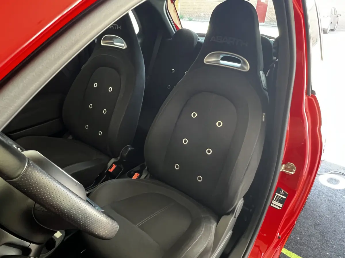 1.4 T-Jet Abarth 595 Turbo 145 PK | UNIEK 43000 KM | Corsa Pakket | Airco | 17"LM Velgen | Schaal Sport Stoelen | Navigatie | Park Sensors | Uniek!